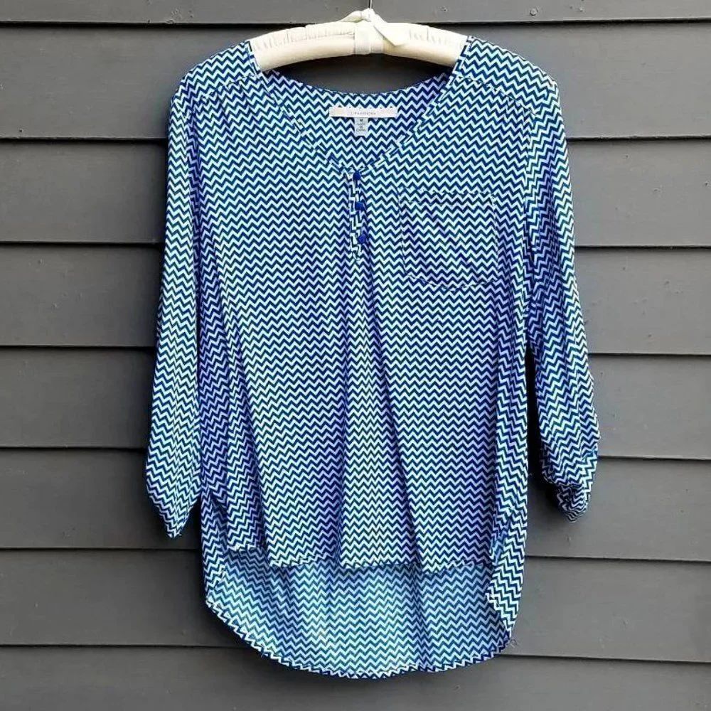 Hawthorne Chevron Blue/White Hi/Low Blouse Size Medium